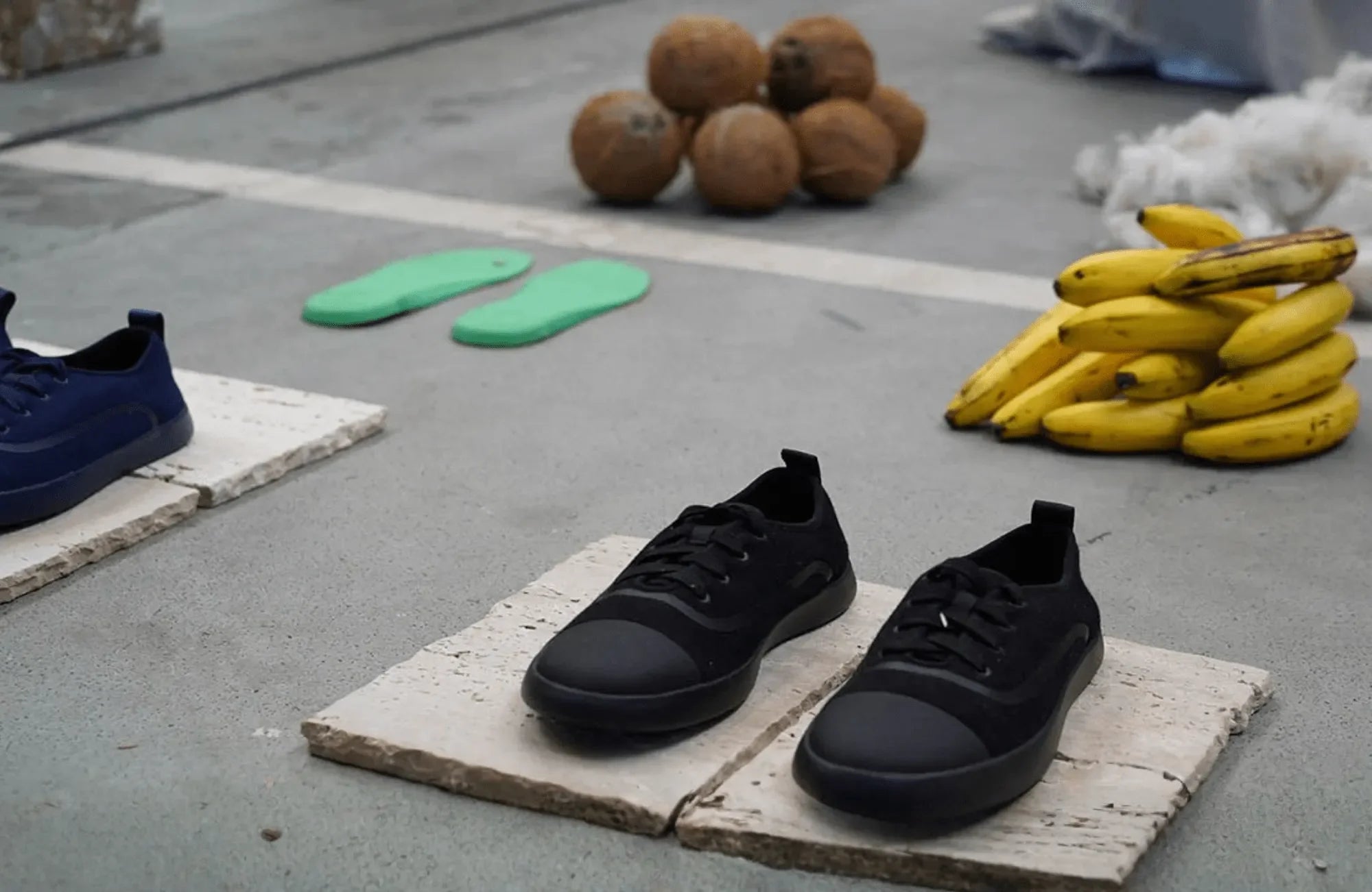 Juntos lace-up on street with coconut and banan in the background