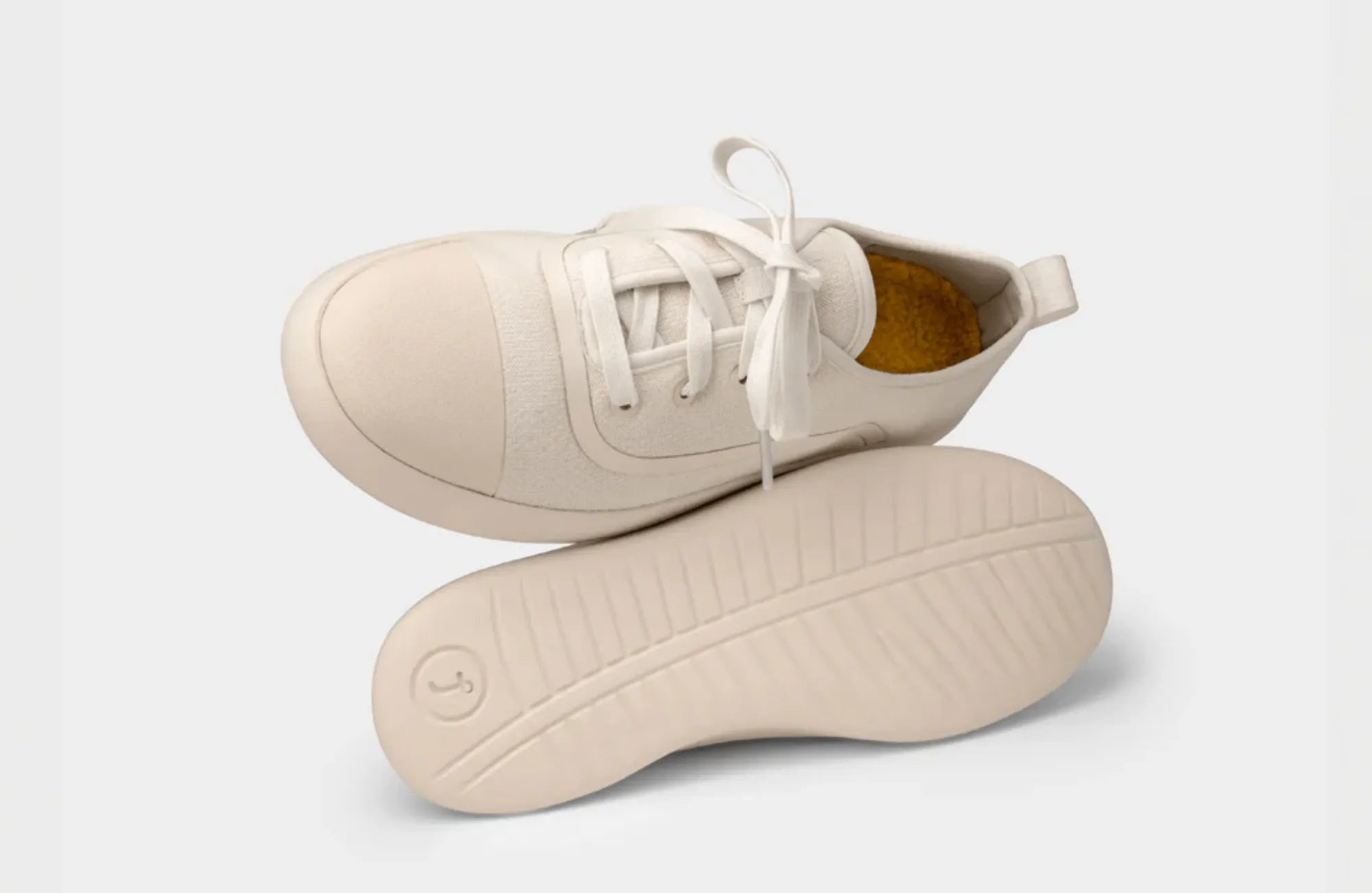 Juntos lace-up in offwhite color, both pairs stacked 