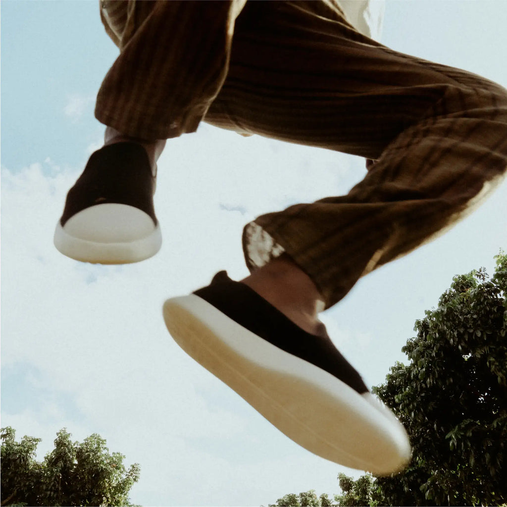 Jumper wearing Juntos Black Slip-on